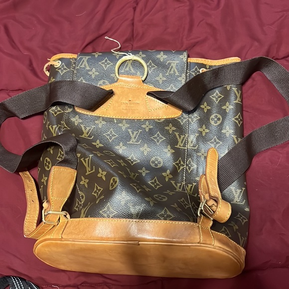 LV Montsouris gm backpack - Picture 2 of 5